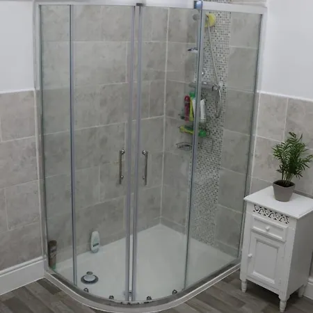 Victoria House Guest house *